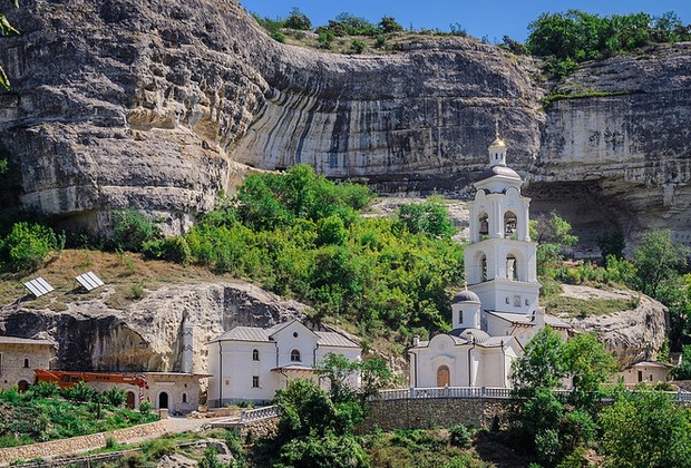 Свято-Успенский монастырь в Бахчисарае: Святое место, спрятанное от мира в горах